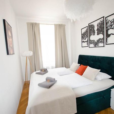 Casarina - Stilvoller Altbau In Zentraler Lage Apartman Drezda Kültér fotó