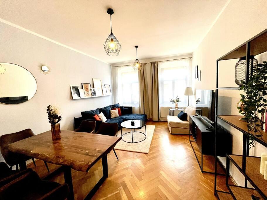 Casarina - Stilvoller Altbau In Zentraler Lage Apartman Drezda Kültér fotó