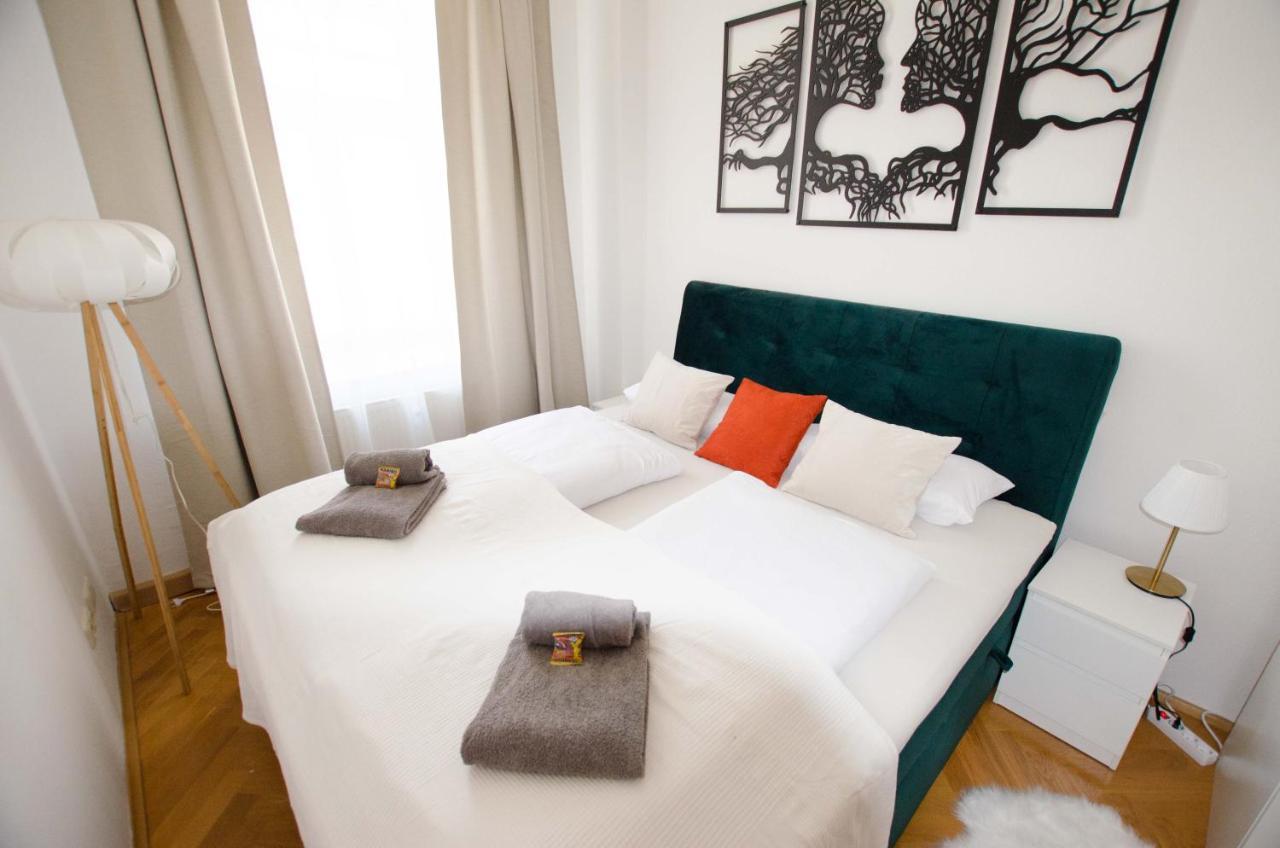 Casarina - Stilvoller Altbau In Zentraler Lage Apartman Drezda Kültér fotó