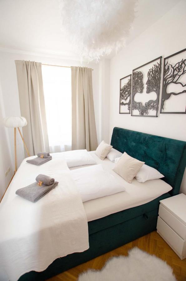 Casarina - Stilvoller Altbau In Zentraler Lage Apartman Drezda Kültér fotó